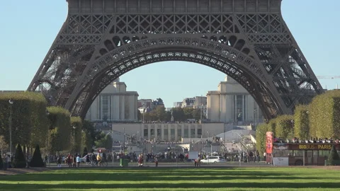Tourists crowding the park at the foot of Eiffel Tower in Paris Stock Footage 263984351