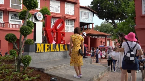 Tourists from different countries on the Dutch square in Malacca Stock Footage 111634268