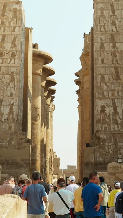 Tourists from different countries at the Karnak Temple. Видео 334945817