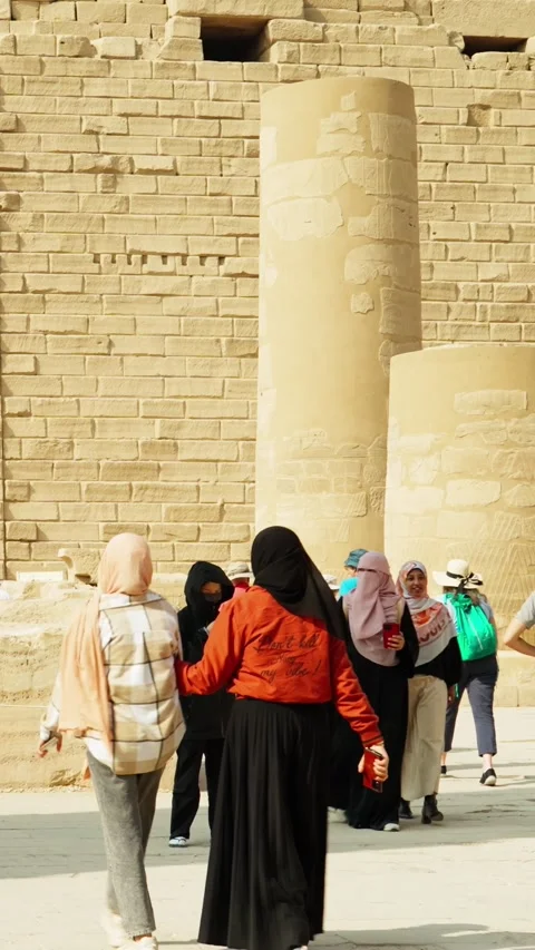 Tourists from different countries at the Karnak Temple. Видео 334945820