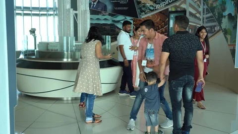 Tourists from different countries on the observation deck of the Petronas Vídeos de archivo 111233916