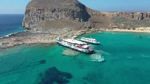 The tourists do relax and navigation in the Balos Beach Video stock 232995039
