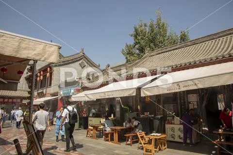 Tourists eating at Yongxingfang Intangible Cultural Heritage and Food Block i Stock Photos