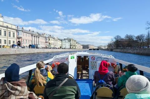Tourists on excursion ship on Fontanka River, St. Petersburg, Russia Foto stock