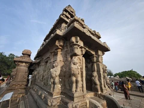 Tourists explore the ancient rock cut Shore Temple a historic UNESCO World .. Stock-Fotos