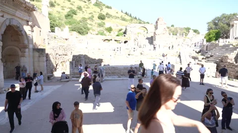 Tourists exploring Celsus Library in Ephesus - June 4 2026 Izmir Turkey Vídeos de archivo 336054161