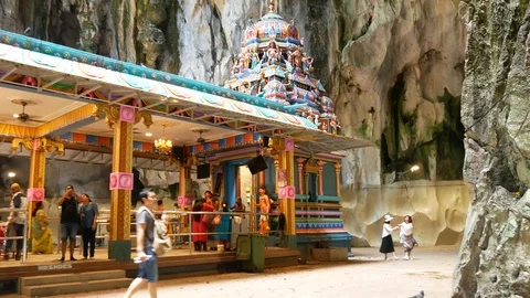 Tourists Exploring the Interior of the Sacred Batu Caves in Malaysia 動画素材 124140621