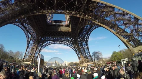 Tourists at the famous Eiffel Tower in Paris, France. 스톡 동영상 46323010