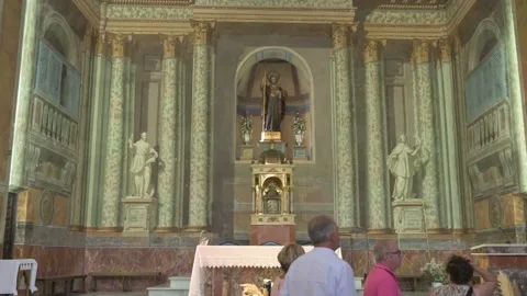 Tourists On Guided Visit Inside Historic Catholic Church In Spain Vídeo Stock 345068576