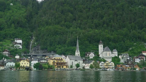 Tourists in Hallstatt Video stock 219795842