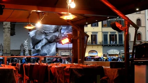 Tourists having fun around the square of Palazzo Vecchio, Florence Tuscany Italy 库存影片 88549336