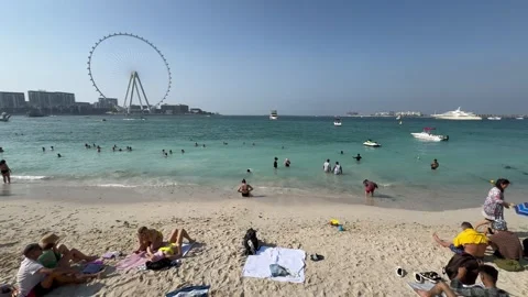 Tourists at the JBR beach. Dubai UAE 4 September 2026. Vidéo 345286308