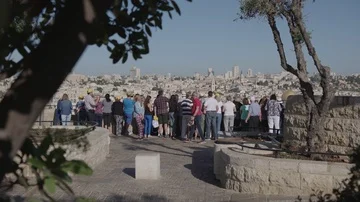 Tourists looking at the Temple Mount from Mount of Olives Stock Footage 86116461