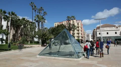 Tourists in Malaga, Spain Vidéo 22309044