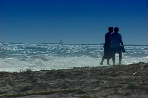 Tourists on Miami beach 動画素材 112801