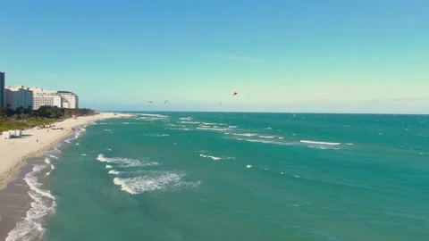 Tourists Parasailing On The Midbeach Section Of Miami Beach, Florida, Stockbeeldmateriaal 149630650