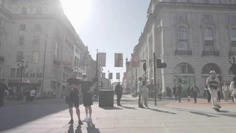 Tourists at Piccadilly Video stock 170373701