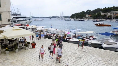 Tourists in Pjaca main square in Hvar town. Stock Footage 79787607