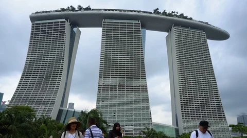 Tourists Posing in Front of Marina Bay Sands Luxury Hotel in Singapore Stock Footage 114427654