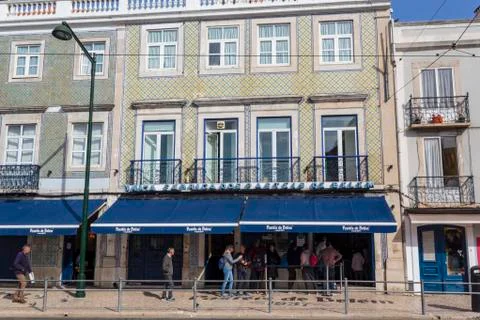 Tourists in queue for famous Pasteis de Belem bakery in Lisbon Stock Photos