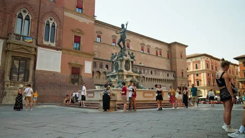 Tourists queue at the fountain to get water in Bologna. Stock Footage 236418052