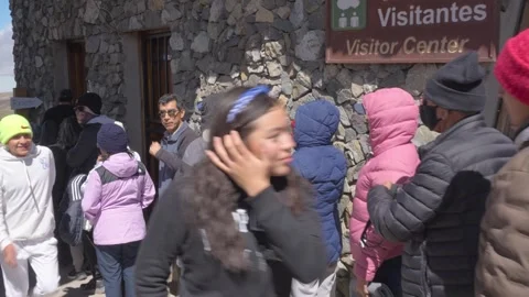 Tourists queuing to enter the visitor center at Chimborazo National Park Vídeos de archivo 334935499