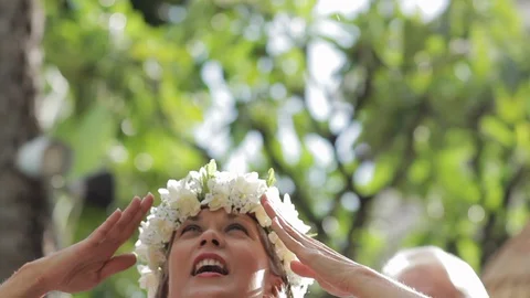 Tourists receiving a dance lesson. 스톡 동영상 88368349