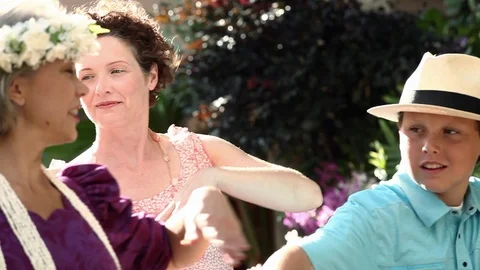 Tourists receiving a dance lesson. 動画素材 88368404