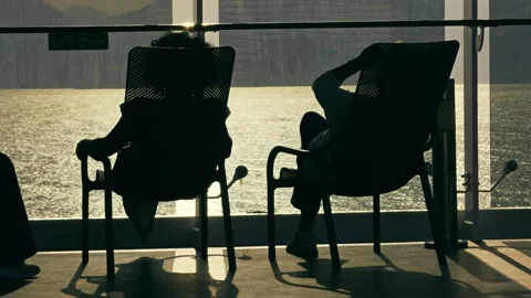 Tourists Relaxing on Deck Chairs Aboard Cruise Ship at Sunset Vidéo 342573335