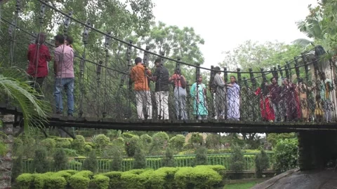 Tourists roaming on the hanging bridge 库存影片 290304285