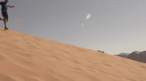 Tourists running on sand dune Vídeo Stock 66241413