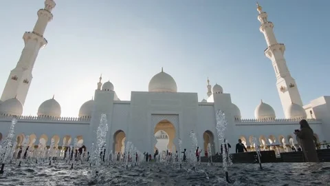 Tourists at the Sheikh Zayed bin Sultan Al Nahyan Grand Mosque, Abu Dhabi, Stock Footage 155146502