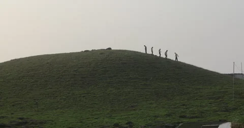 Tourists Silhouette on the Hill Video stock 340133628