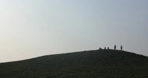 Tourists Silhouette on the Hill Video stock 340138494