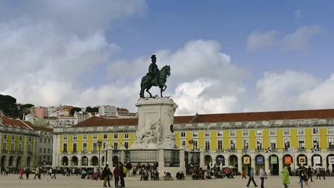 Tourists stroll through The Praça do Comércio. Stock Footage 75602592