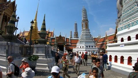 Tourists Temple of Emerald Buddha Stock-Footage 105504619
