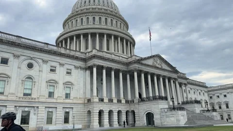 Tourists U.S. Capitol in Washington D.C. on Capitol Hill, National Mall Vídeos de archivo 280348331