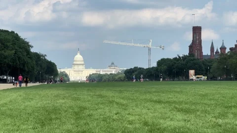 Tourists U.S. Capitol in Washington D.C. on Capitol Hill, National Mall Vidéo 280348427