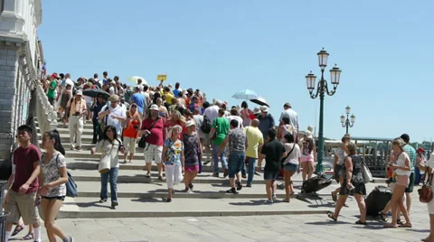 Tourists on Venice bridge Stock Footage 29654635