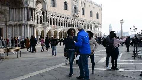 Tourists in Venice 스톡 동영상 82860461