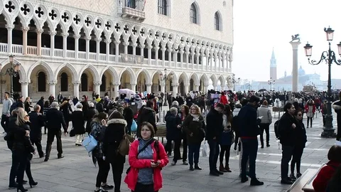 Tourists in Venice 스톡 동영상 82892295