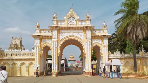 Tourists visit Mysore palace. Stock Footage 132814079