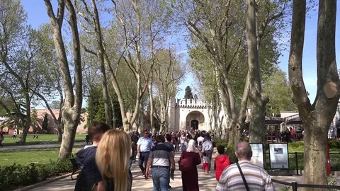 Tourists visit the Topkapi Palace, Istanbul Stock-Footage 75621908