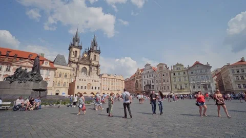 Tourists visiting Old Town Square in Prague (Staroměstské náměstí) / 4K Video Video stock 97941349