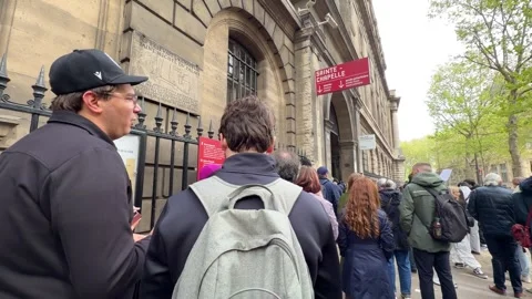 Tourists waiting in a long queue for the Sainte-Chapelle in Paris Video stock 339811421