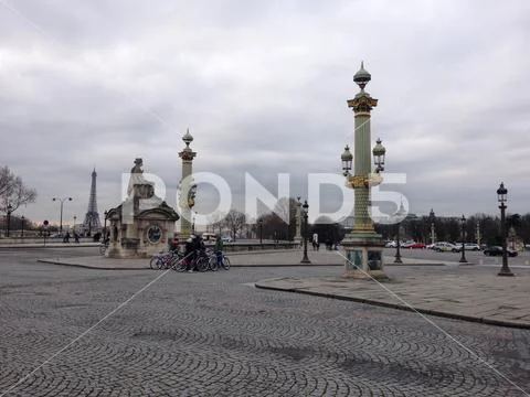 Tourists Walk With A Background Ferris Wheel In Paris, France 2015 Stock Photos