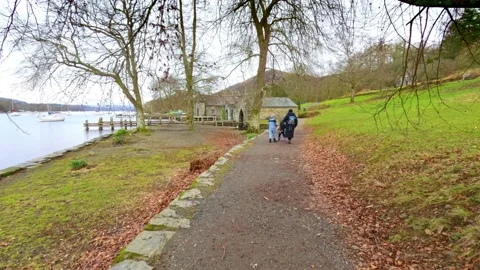 Tourists walking down a path at Fell Foot, Cumbria, Lake Windermere with it.. Видео 239416061