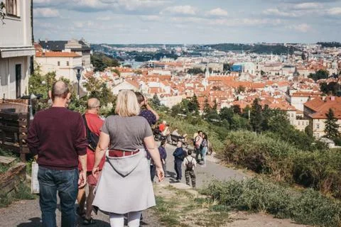 Tourists walking down a path overlooking rooftops of Prague's Lesser Town, Pr Stock Photos
