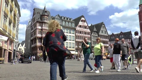 Tourists walking in the Old Town Square in Central Frankfurt Stock Footage 78194033