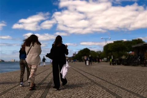 Tourists walking on the seafront Foto stock